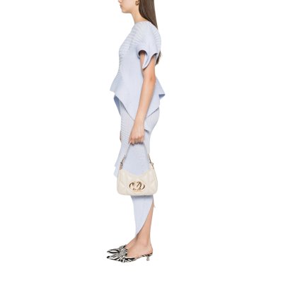 THE EMBOSSED Q HOBO SHOULDER BAG